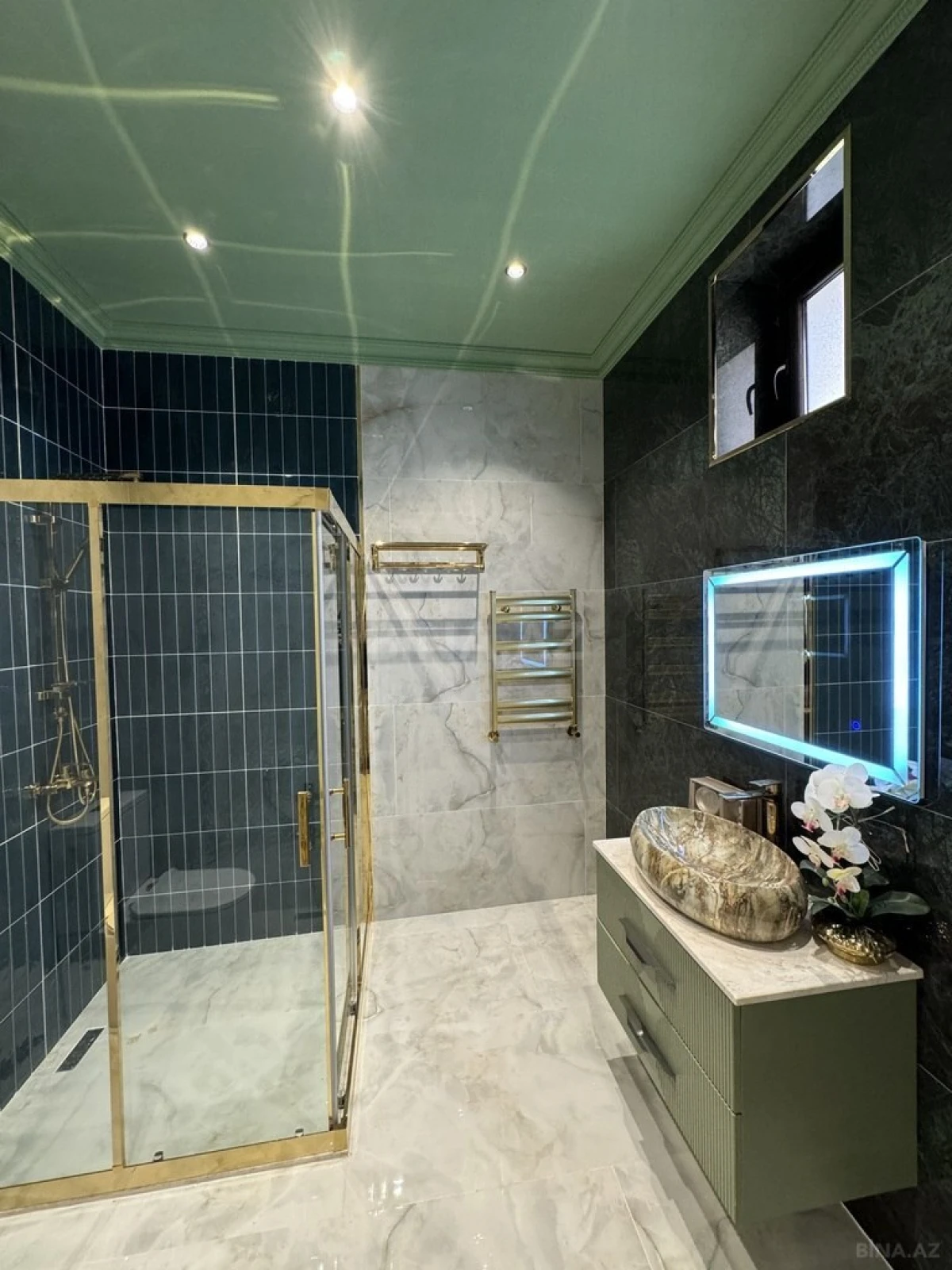 Satılır 8 otaqlı həyət evi 440 m²