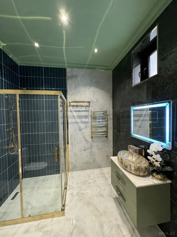 Satılır 8 otaqlı həyət evi 440 m²