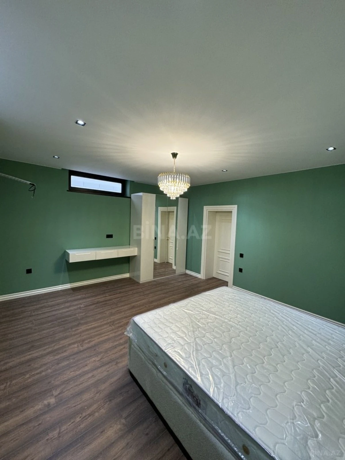 Satılır 8 otaqlı həyət evi 440 m²