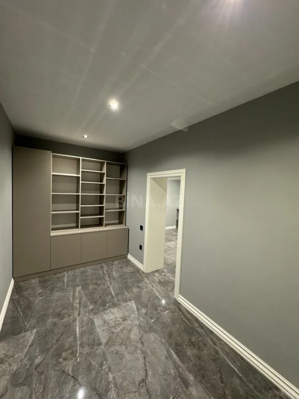 Satılır 8 otaqlı həyət evi 440 m²
