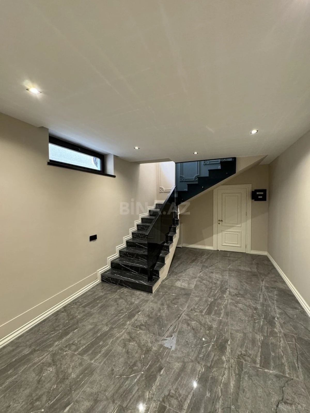 Satılır 8 otaqlı həyət evi 440 m²