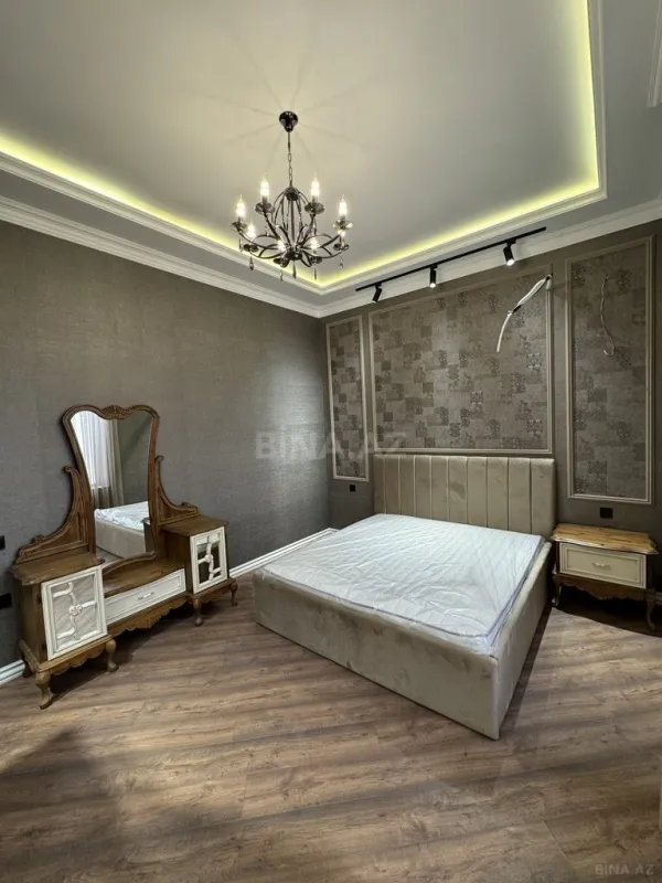 Satılır 8 otaqlı həyət evi 440 m²