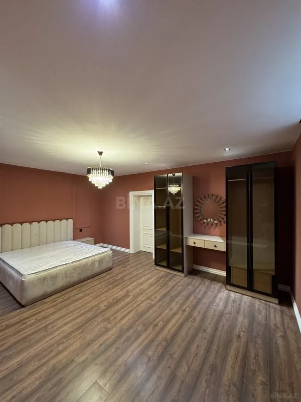 Satılır 8 otaqlı həyət evi 440 m²