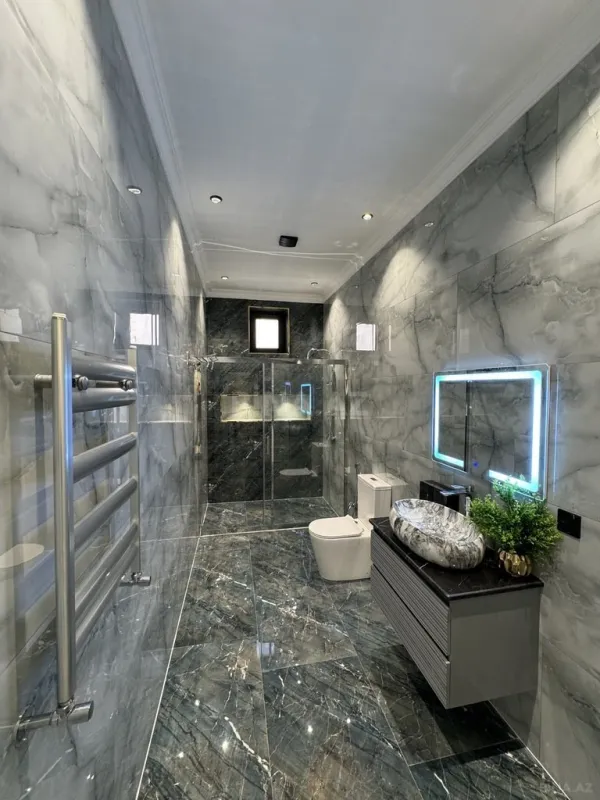 Satılır 8 otaqlı həyət evi 440 m²