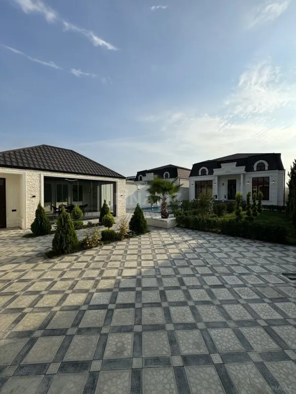 Satılır 8 otaqlı həyət evi 440 m²