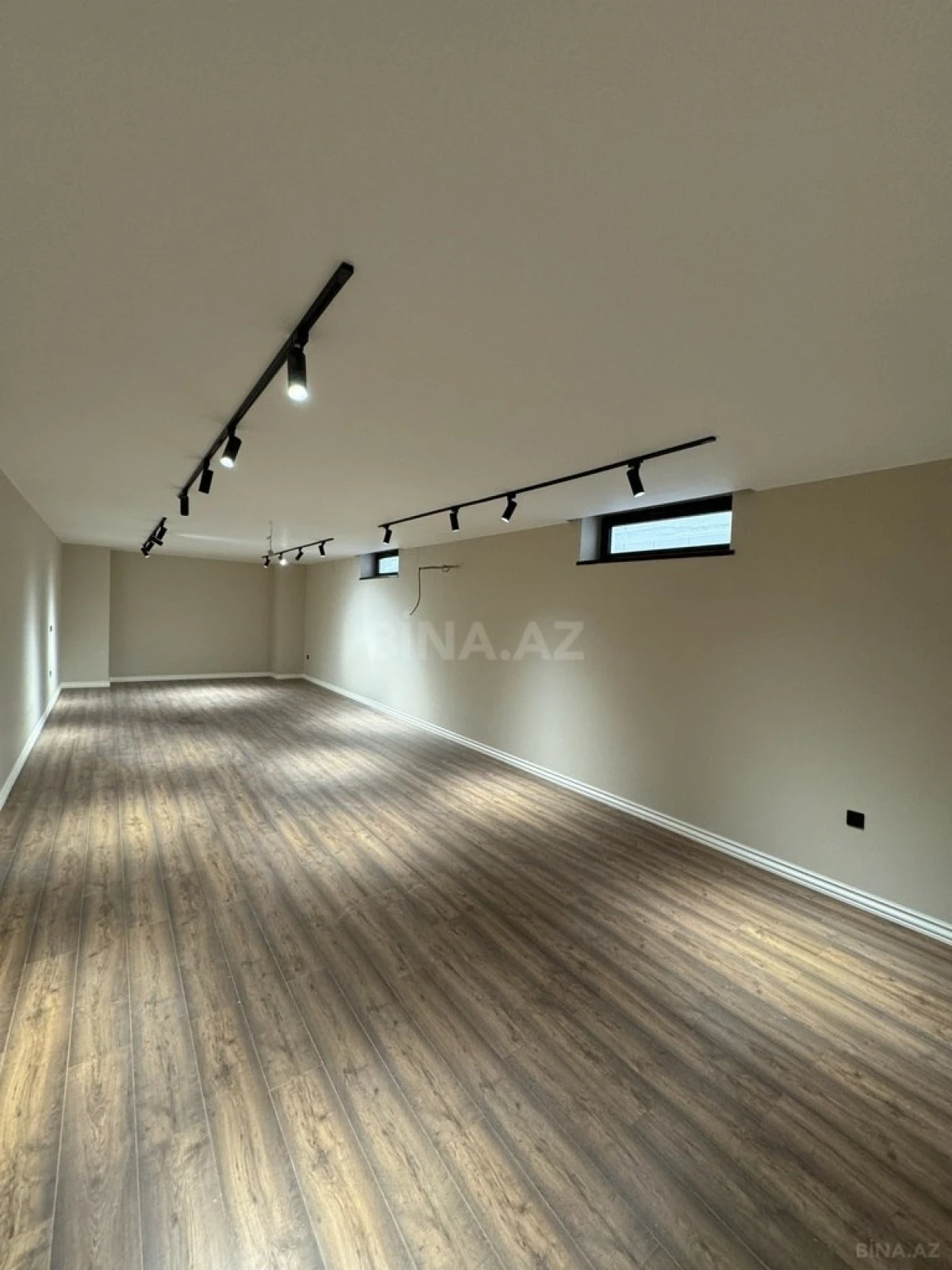 Satılır 8 otaqlı həyət evi 440 m²