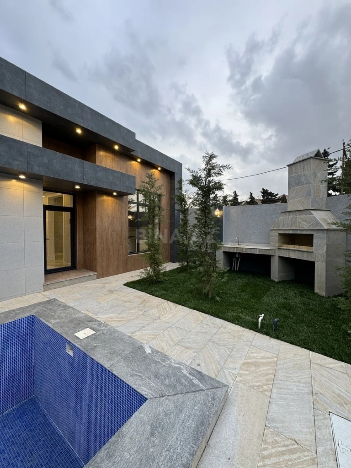 Satılır 4 otaqlı həyət evi 165 m²