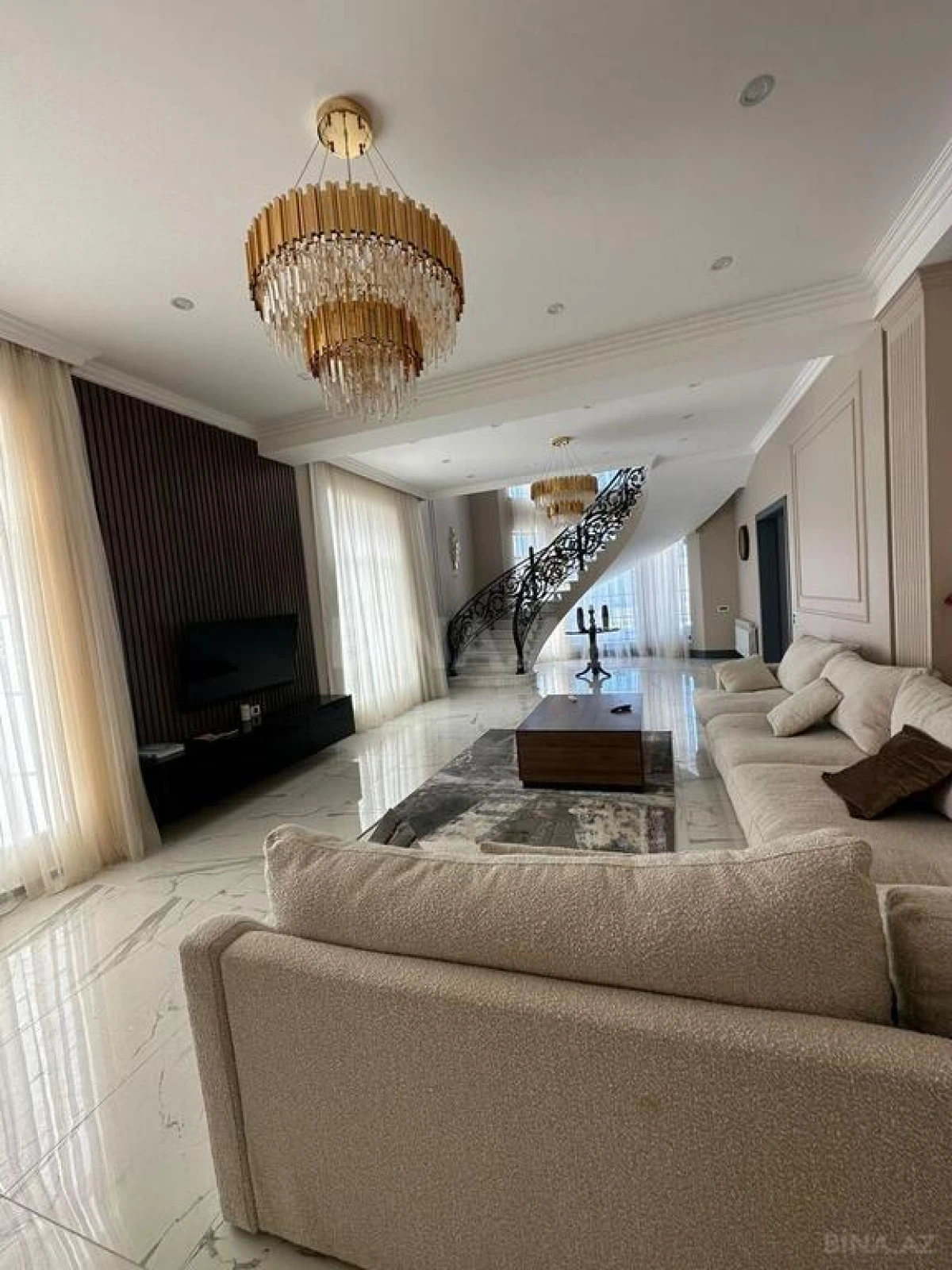 Kirayə verilir 5 otaqlı həyət evi 400 m²