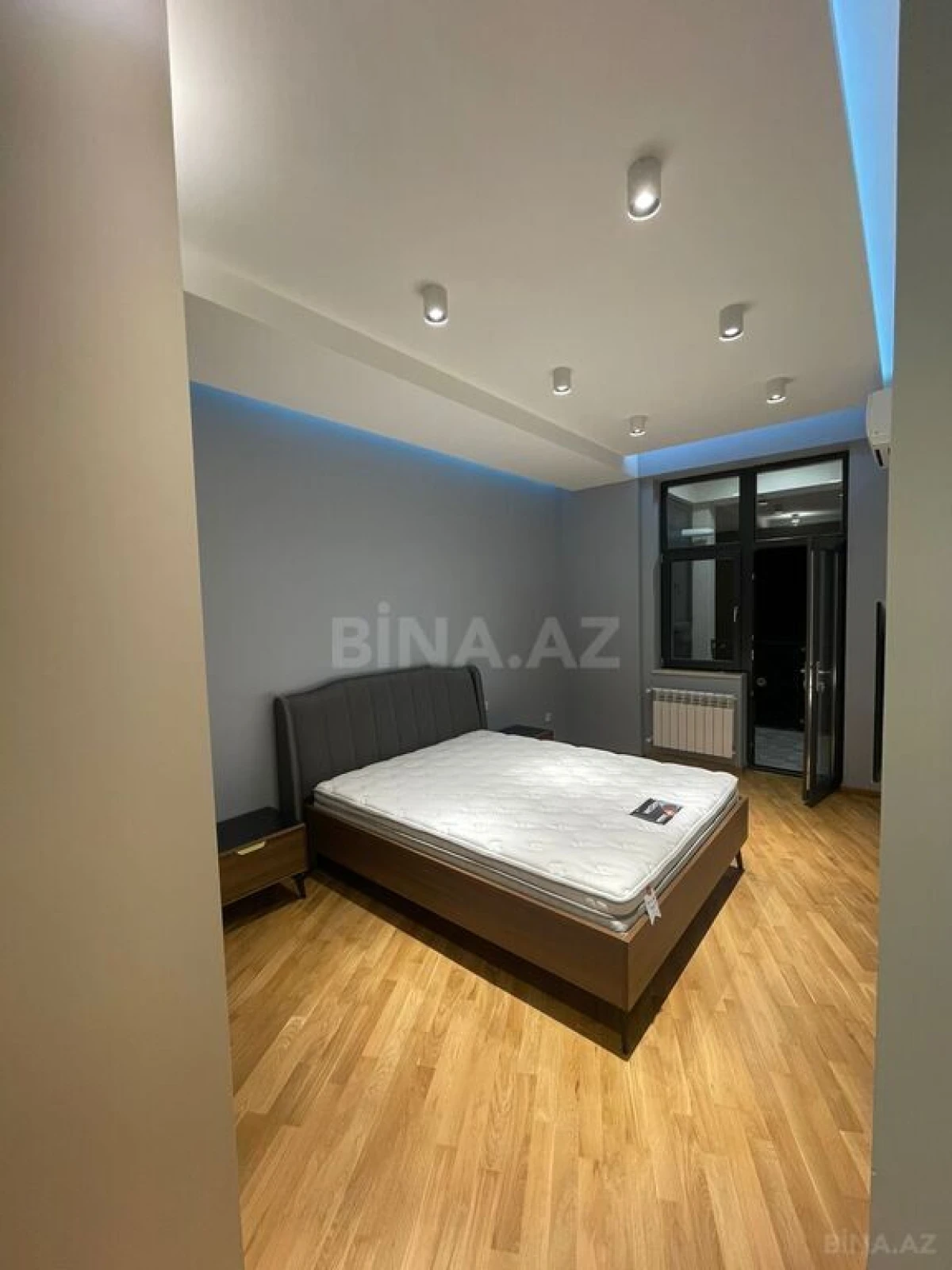 Kirayə verilir 4 otaqlı mənzil 180 m²
