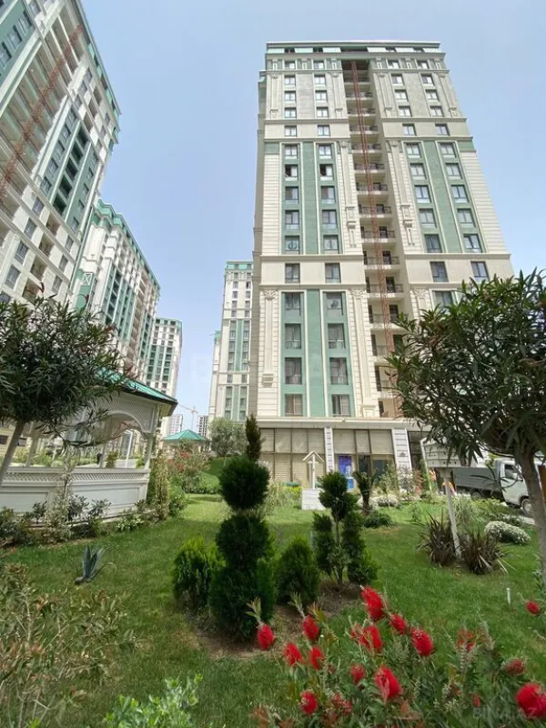 Kirayə verilir 4 otaqlı mənzil 180 m²