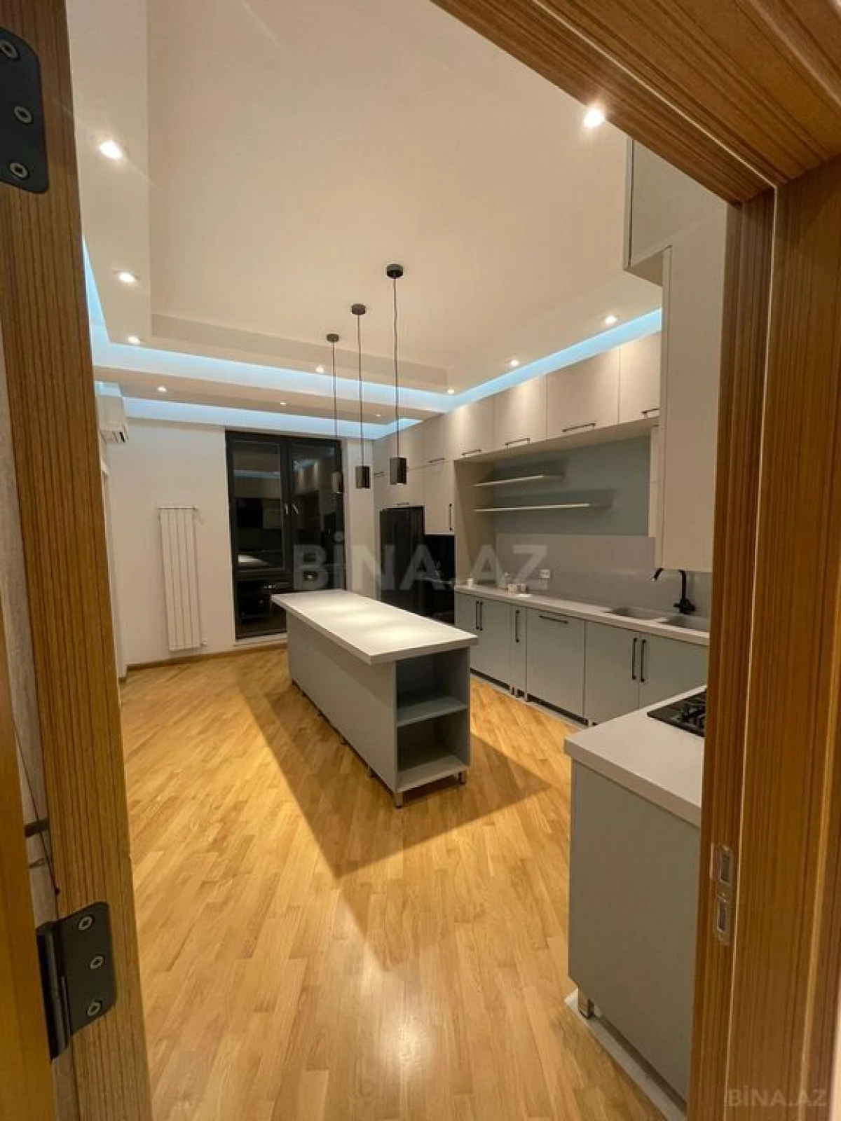 Kirayə verilir 4 otaqlı mənzil 180 m²