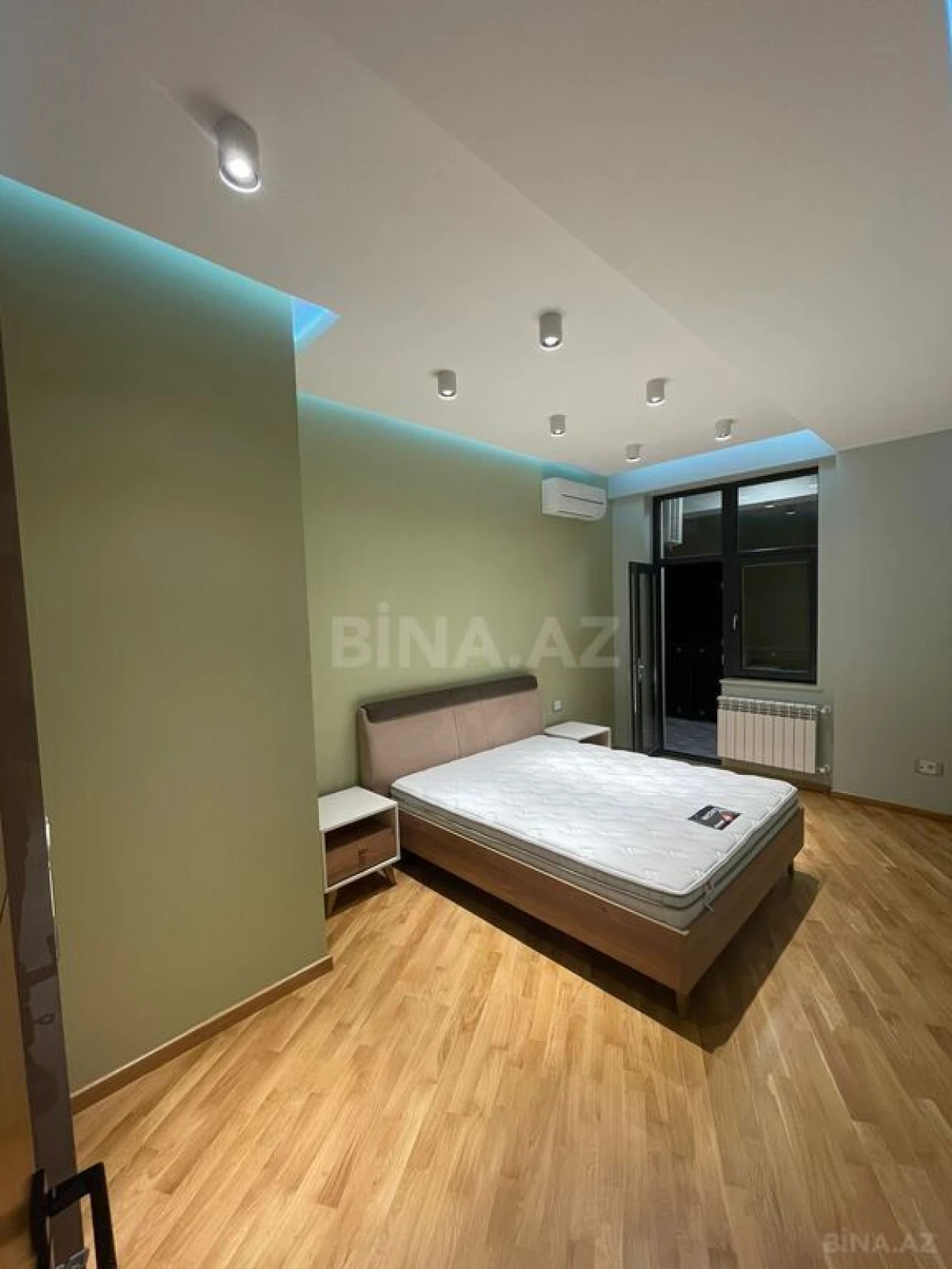 Kirayə verilir 4 otaqlı mənzil 180 m²