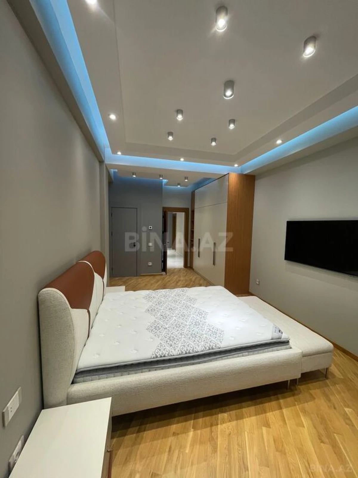 Kirayə verilir 4 otaqlı mənzil 180 m²