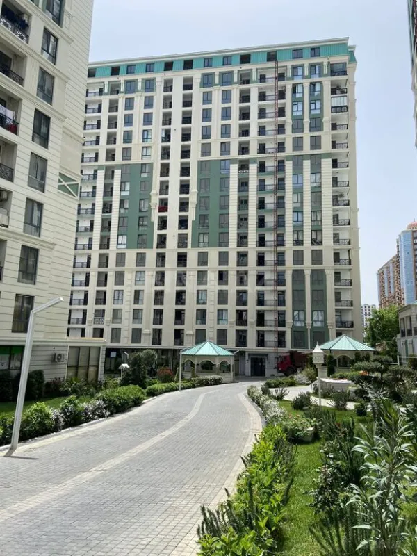 Kirayə verilir 4 otaqlı mənzil 180 m²