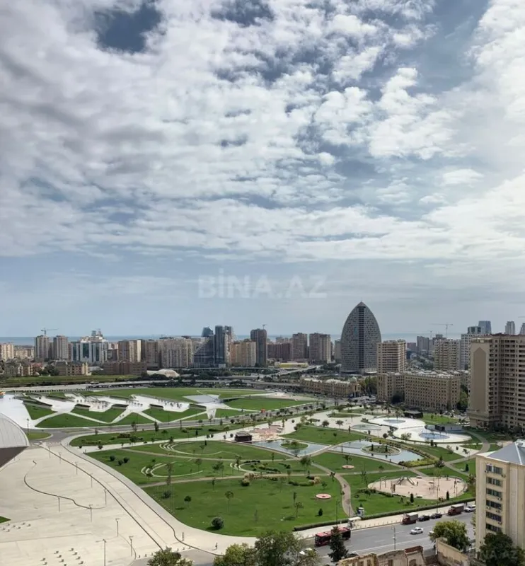 Kirayə verilir 4 otaqlı mənzil 180 m²