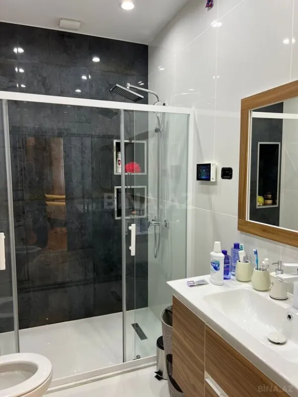 Kirayə verilir 4 otaqlı mənzil 180 m²