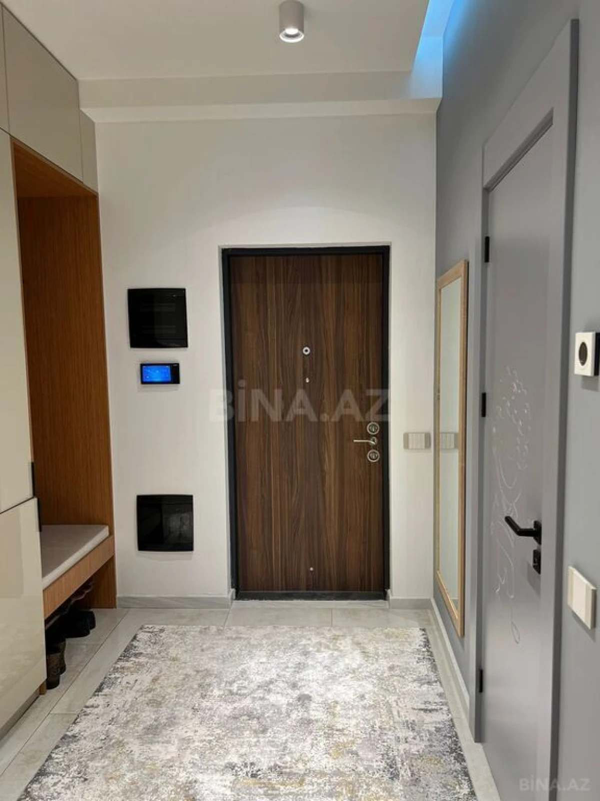 Kirayə verilir 4 otaqlı mənzil 180 m²