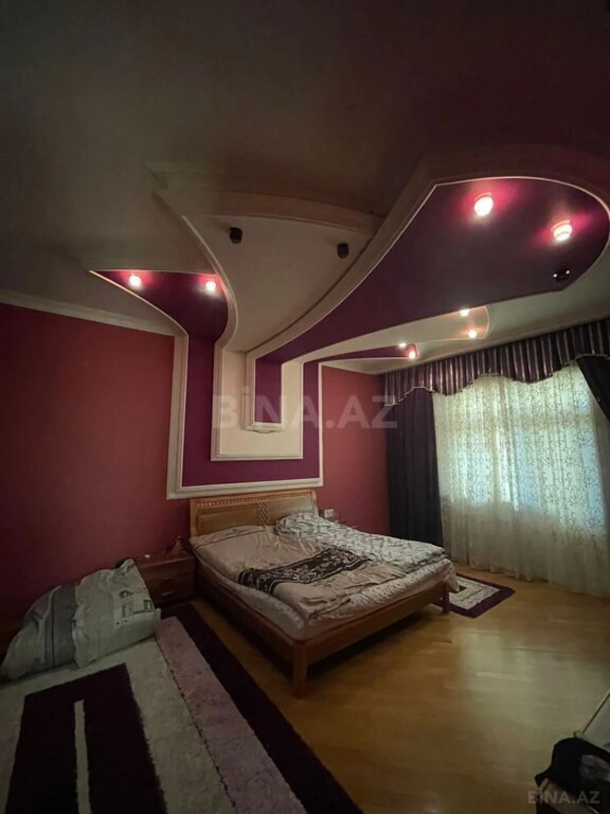 Satılır 14 otaqlı həyət evi 1200 m²