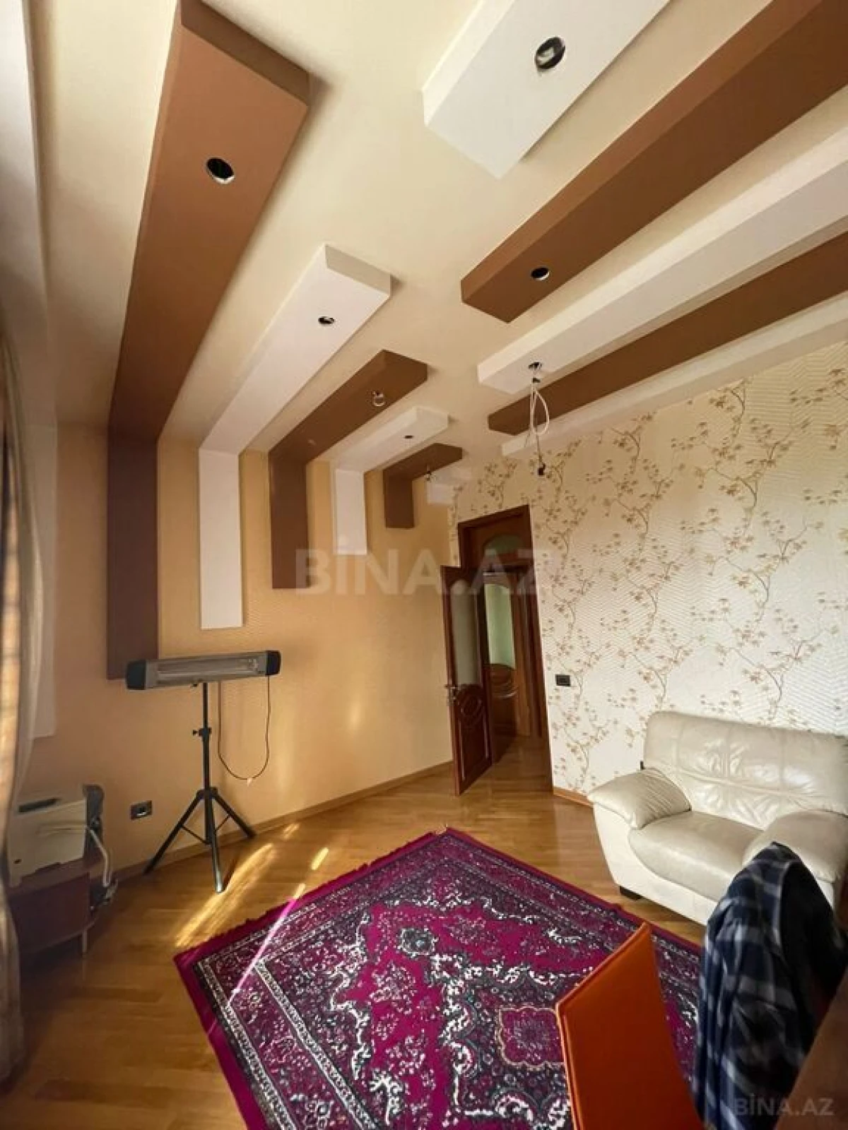 Satılır 14 otaqlı həyət evi 1200 m²