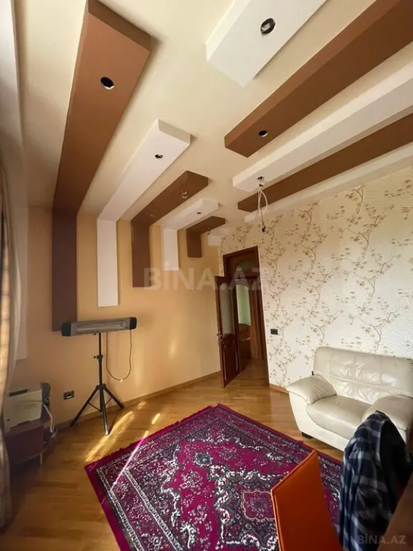 Satılır 14 otaqlı həyət evi 1200 m²