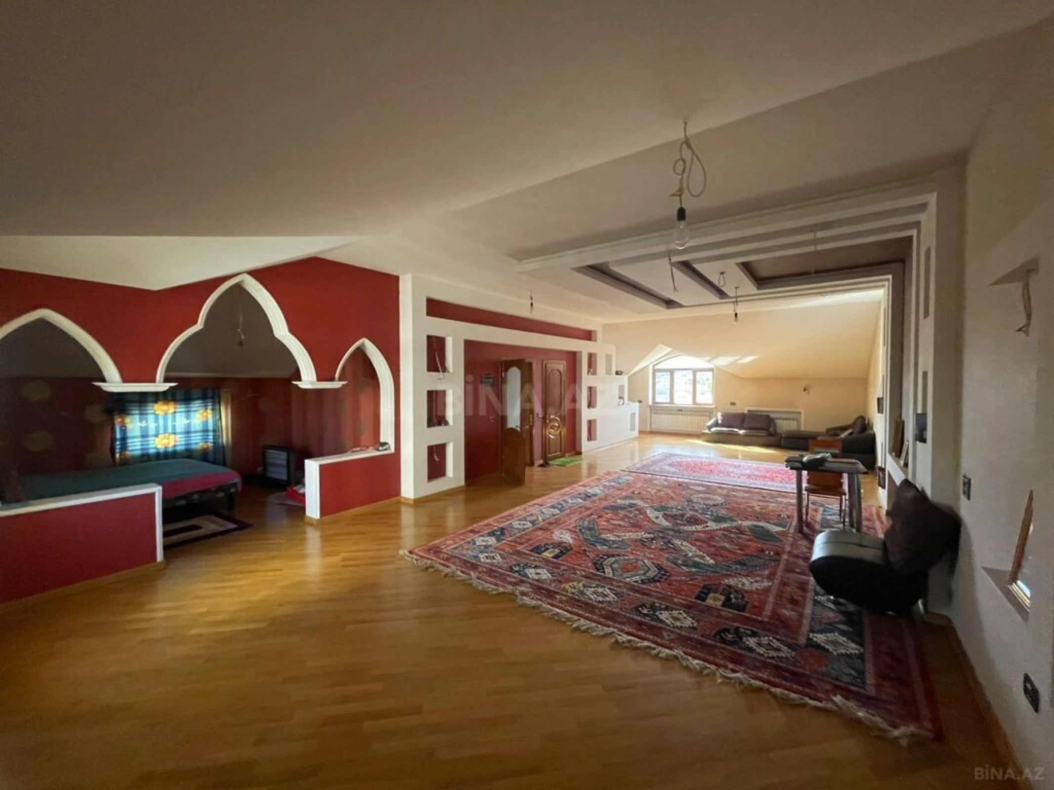 Satılır 14 otaqlı həyət evi 1200 m²