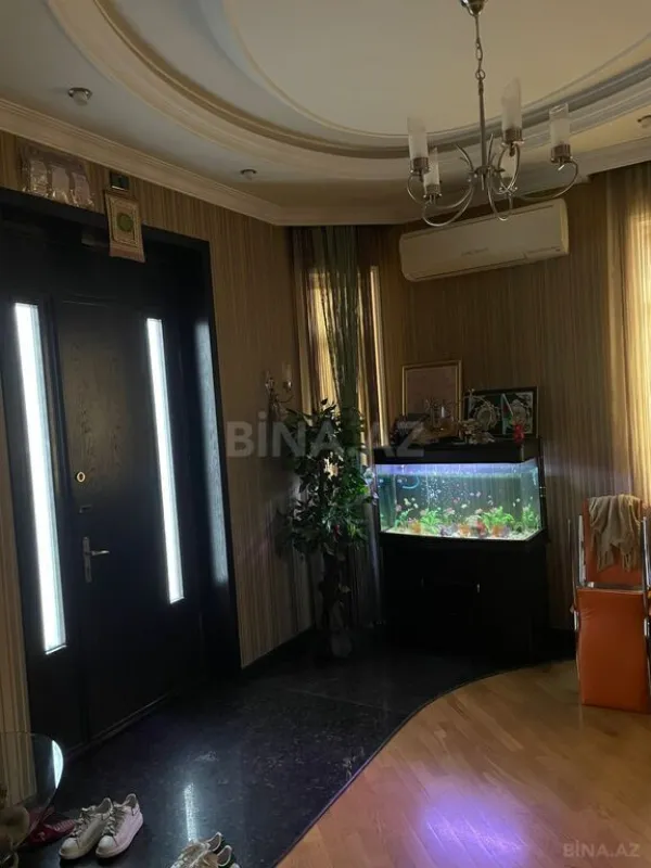 Satılır 14 otaqlı həyət evi 1200 m²