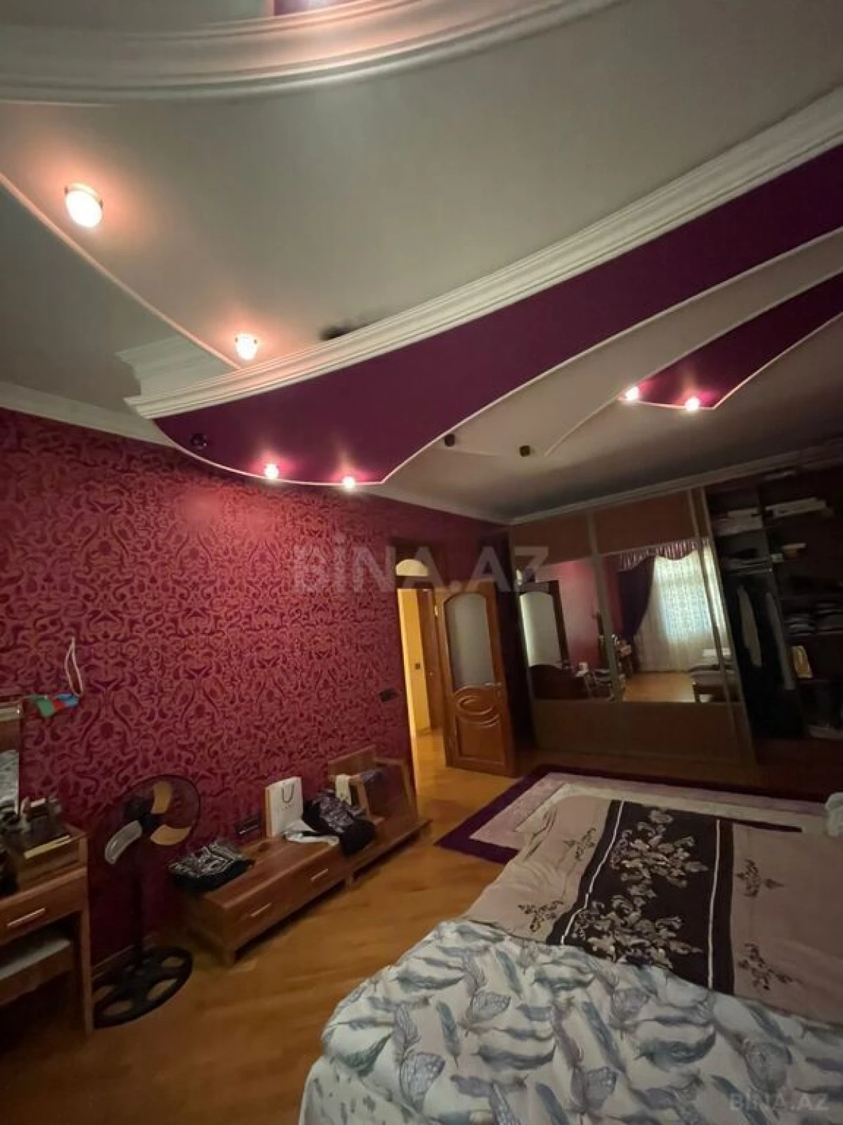 Satılır 14 otaqlı həyət evi 1200 m²