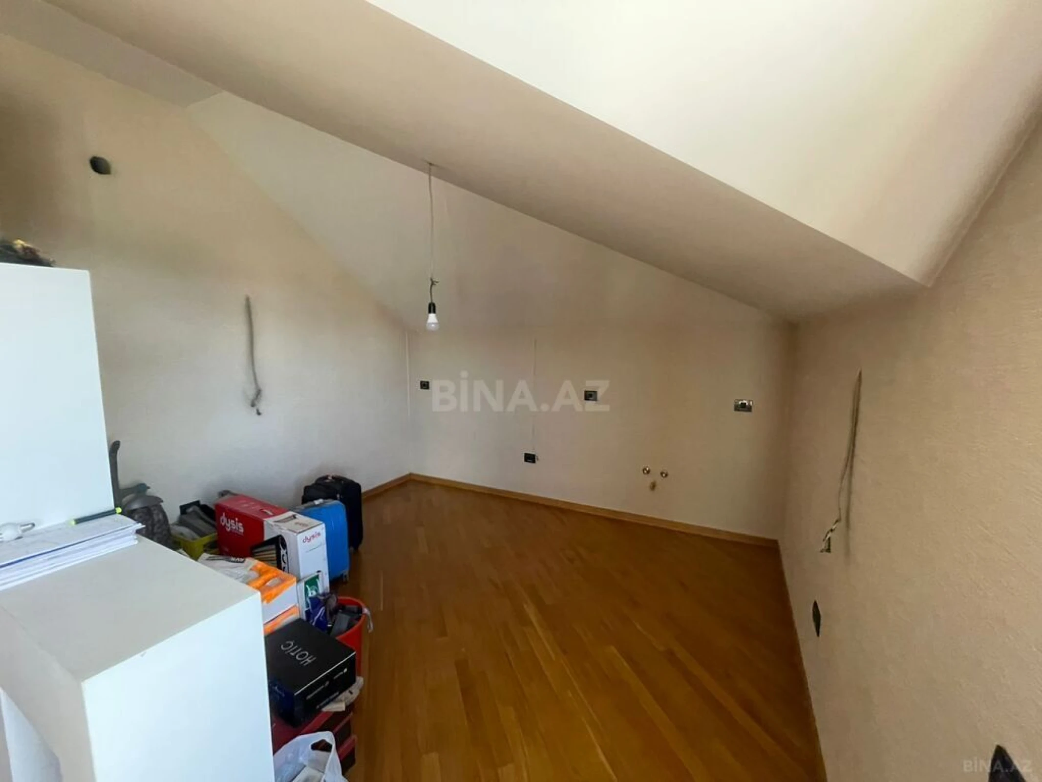 Satılır 14 otaqlı həyət evi 1200 m²