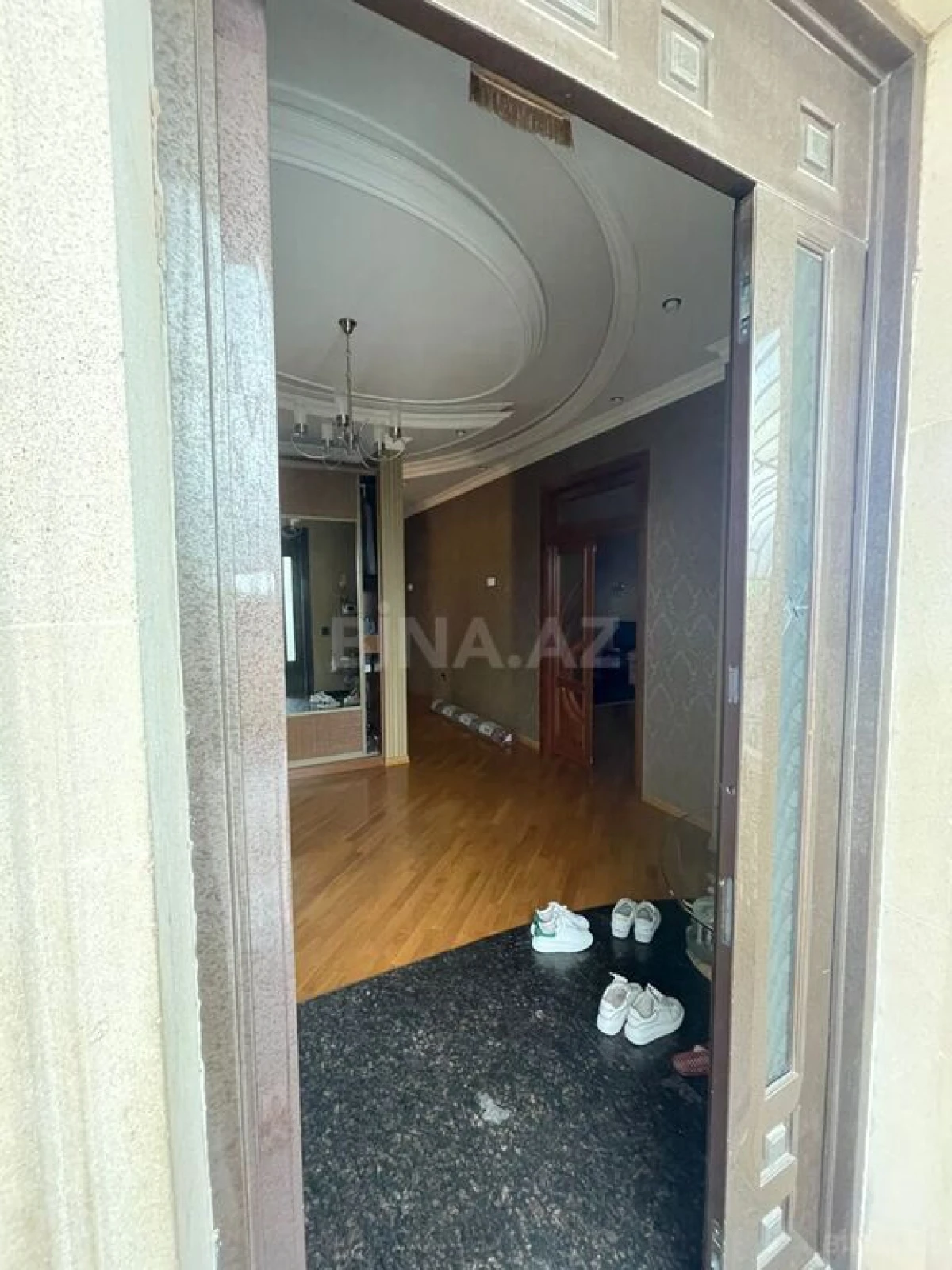 Satılır 14 otaqlı həyət evi 1200 m²