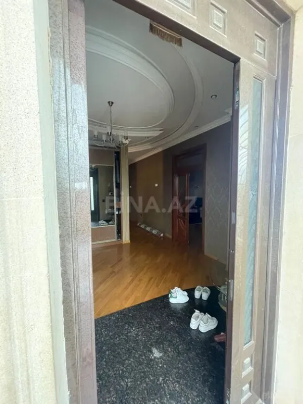 Satılır 14 otaqlı həyət evi 1200 m²