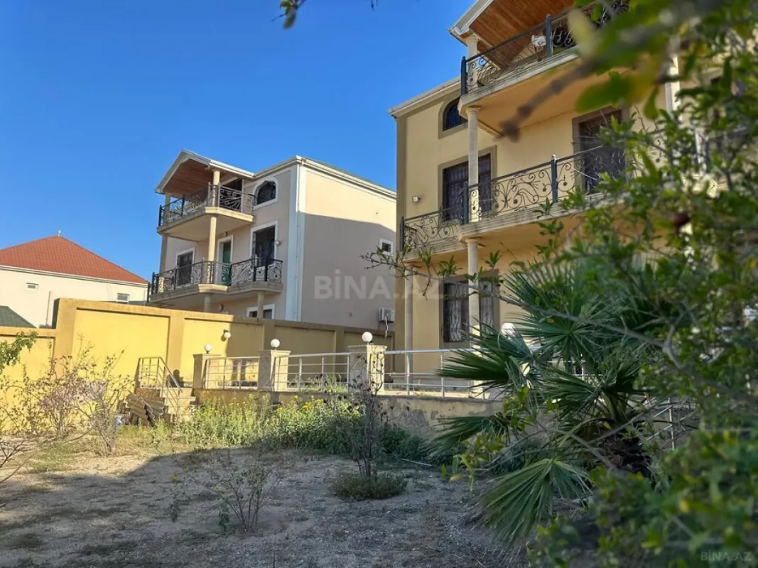 Satılır 7 otaqlı həyət evi 330 m²