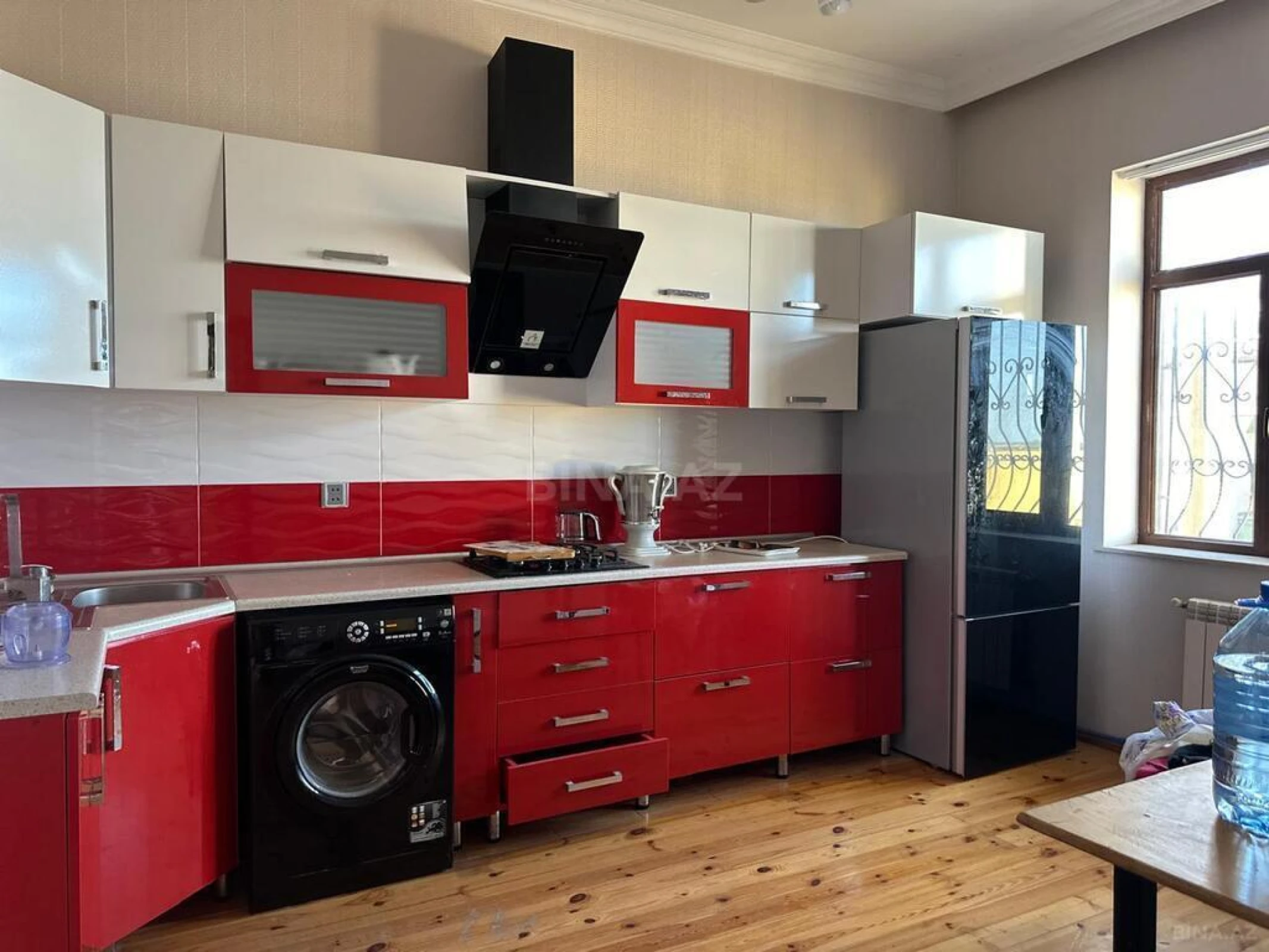 Satılır 7 otaqlı həyət evi 330 m²