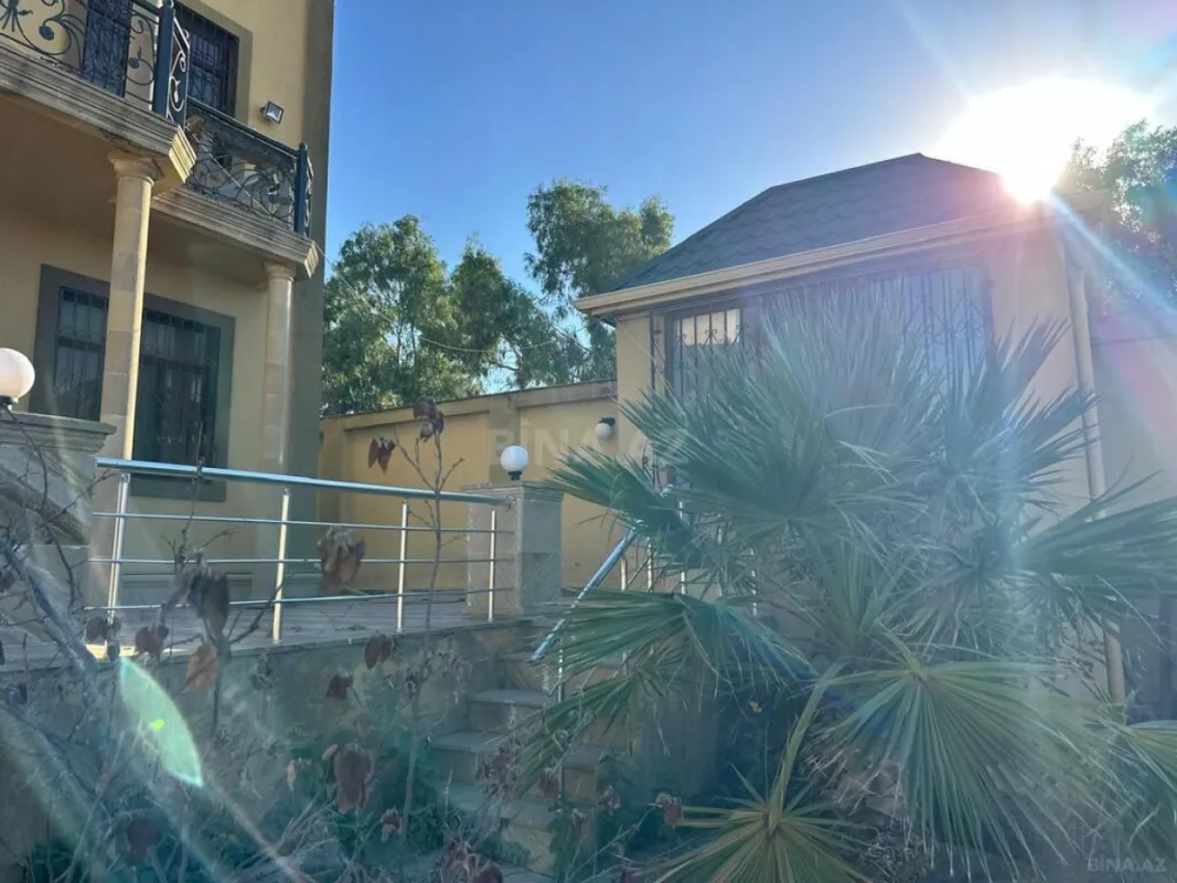 Satılır 7 otaqlı həyət evi 330 m²