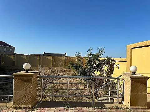 Satılır 7 otaqlı həyət evi 330 m²