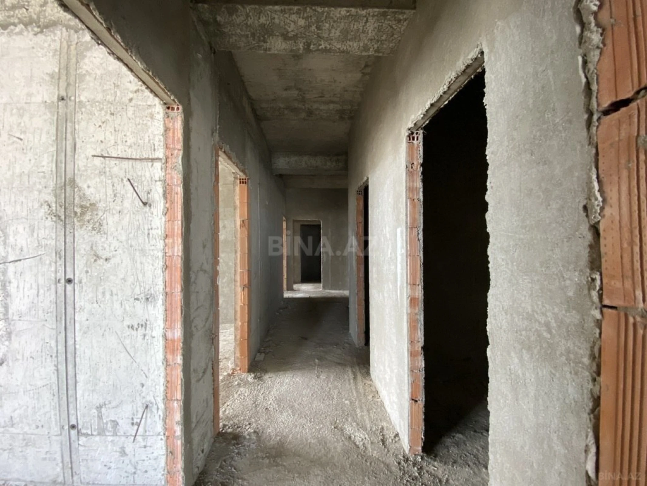 Satılır 4 otaqlı mənzil 171.5 m²