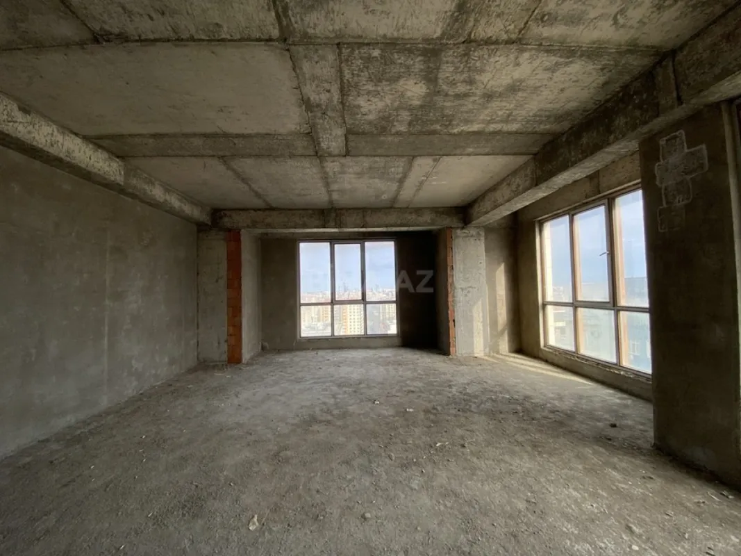 Satılır 4 otaqlı mənzil 171.5 m²