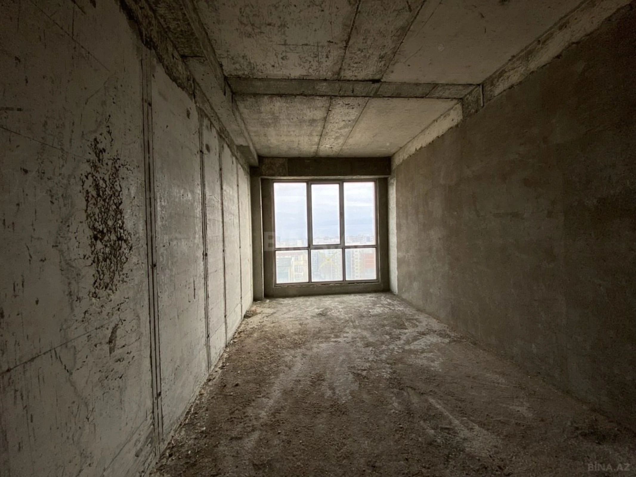 Satılır 4 otaqlı mənzil 171.5 m²