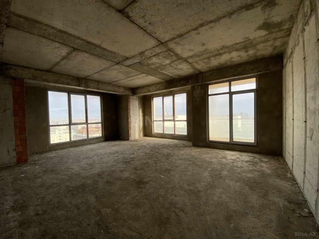 Satılır 4 otaqlı mənzil 171.5 m²