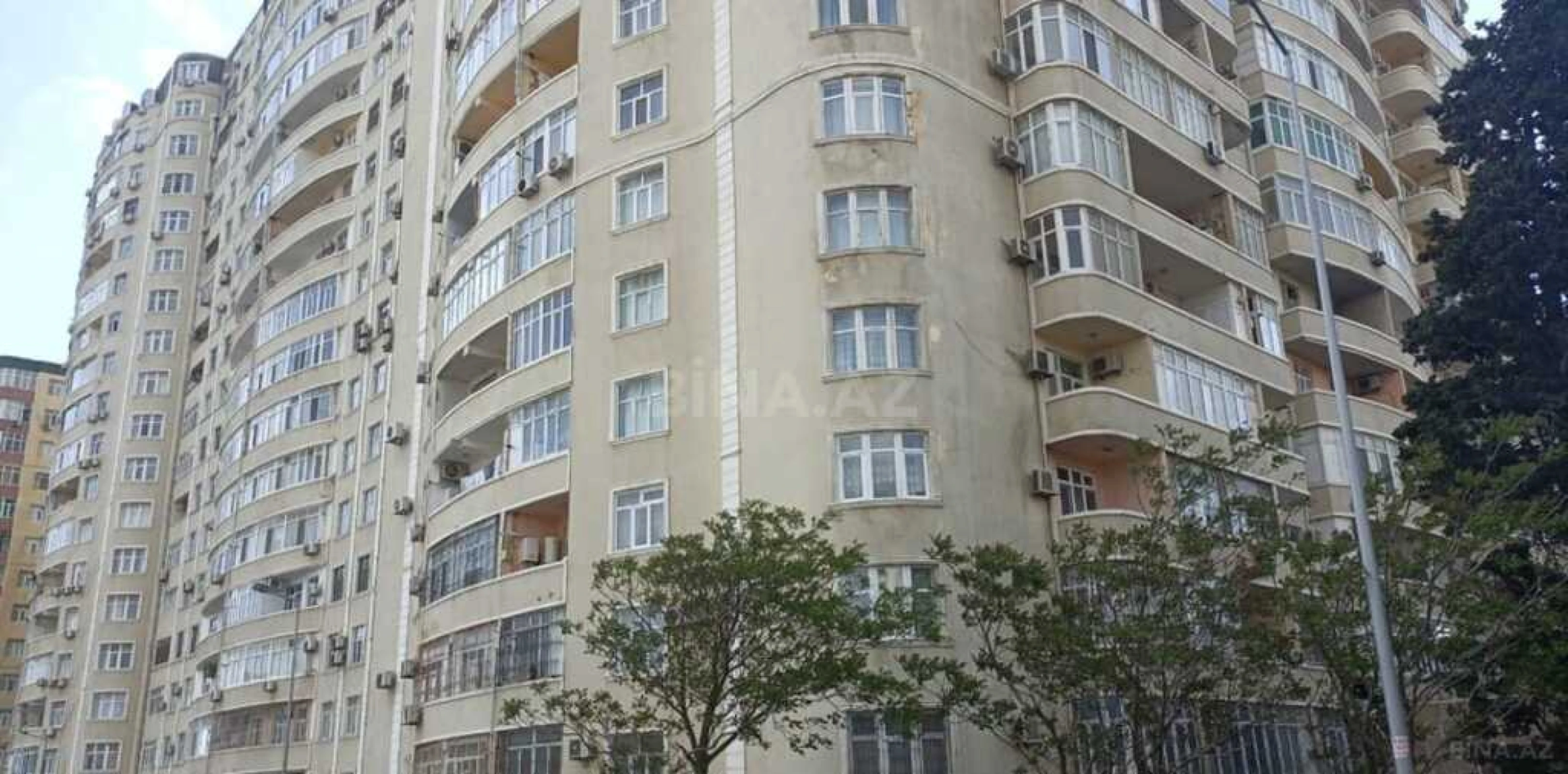 Satılır 3 otaqlı mənzil 117.5 m²