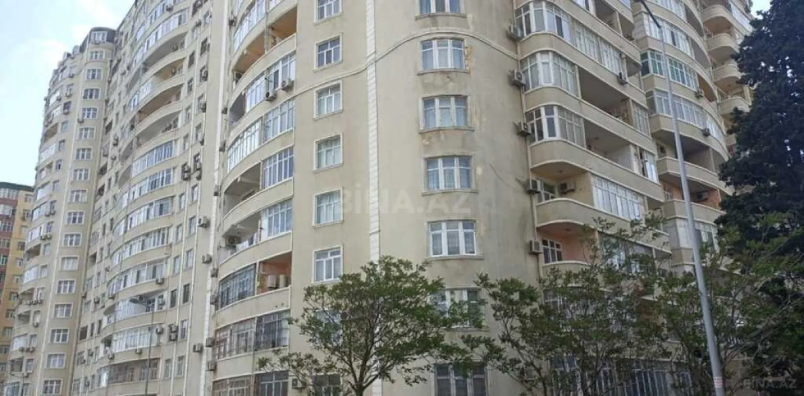 Satılır 3 otaqlı mənzil 117.5 m²