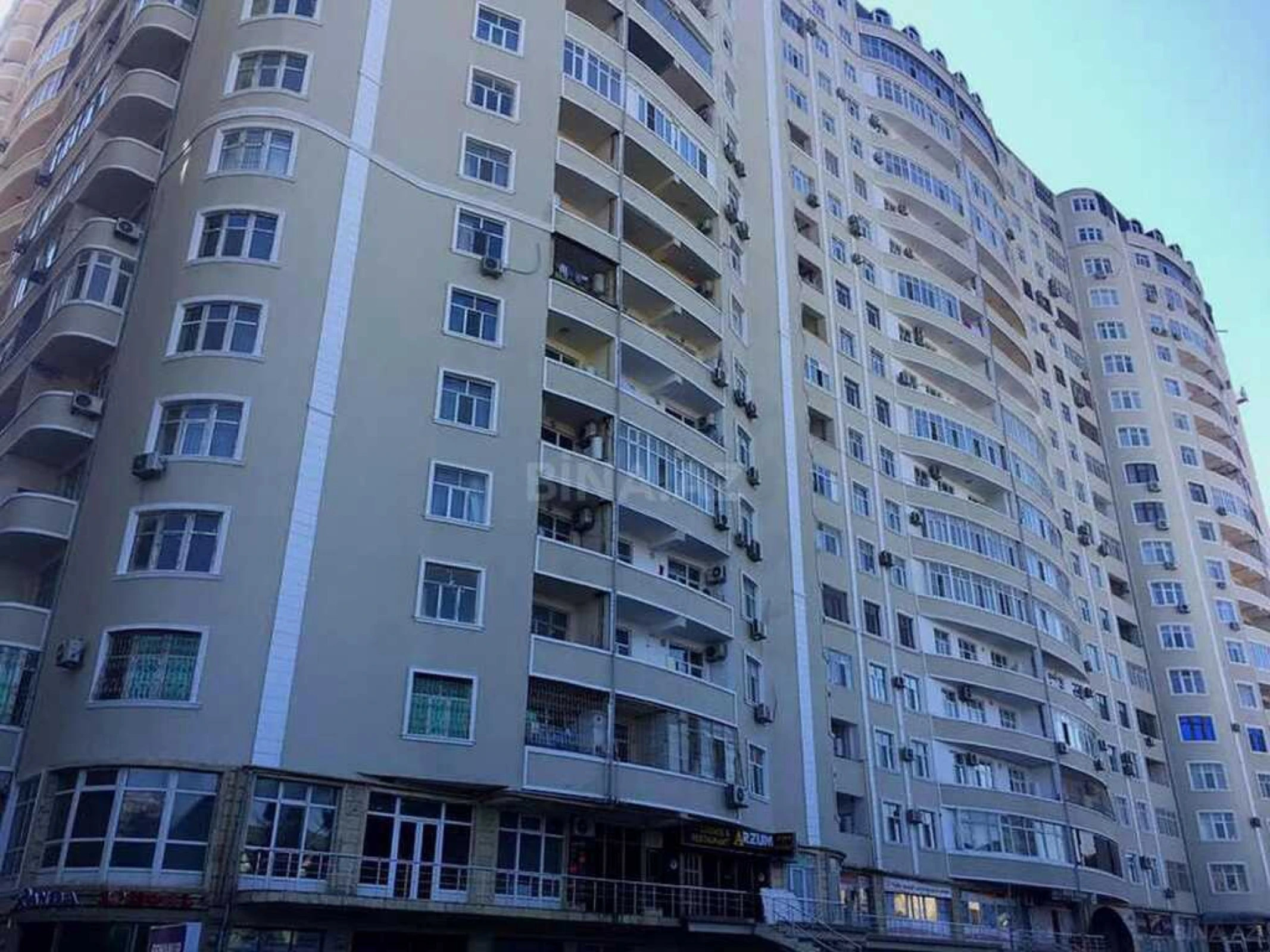 Satılır 3 otaqlı mənzil 117.5 m²