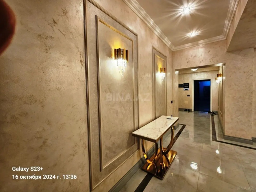 Satılır 4 otaqlı mənzil 205 m²