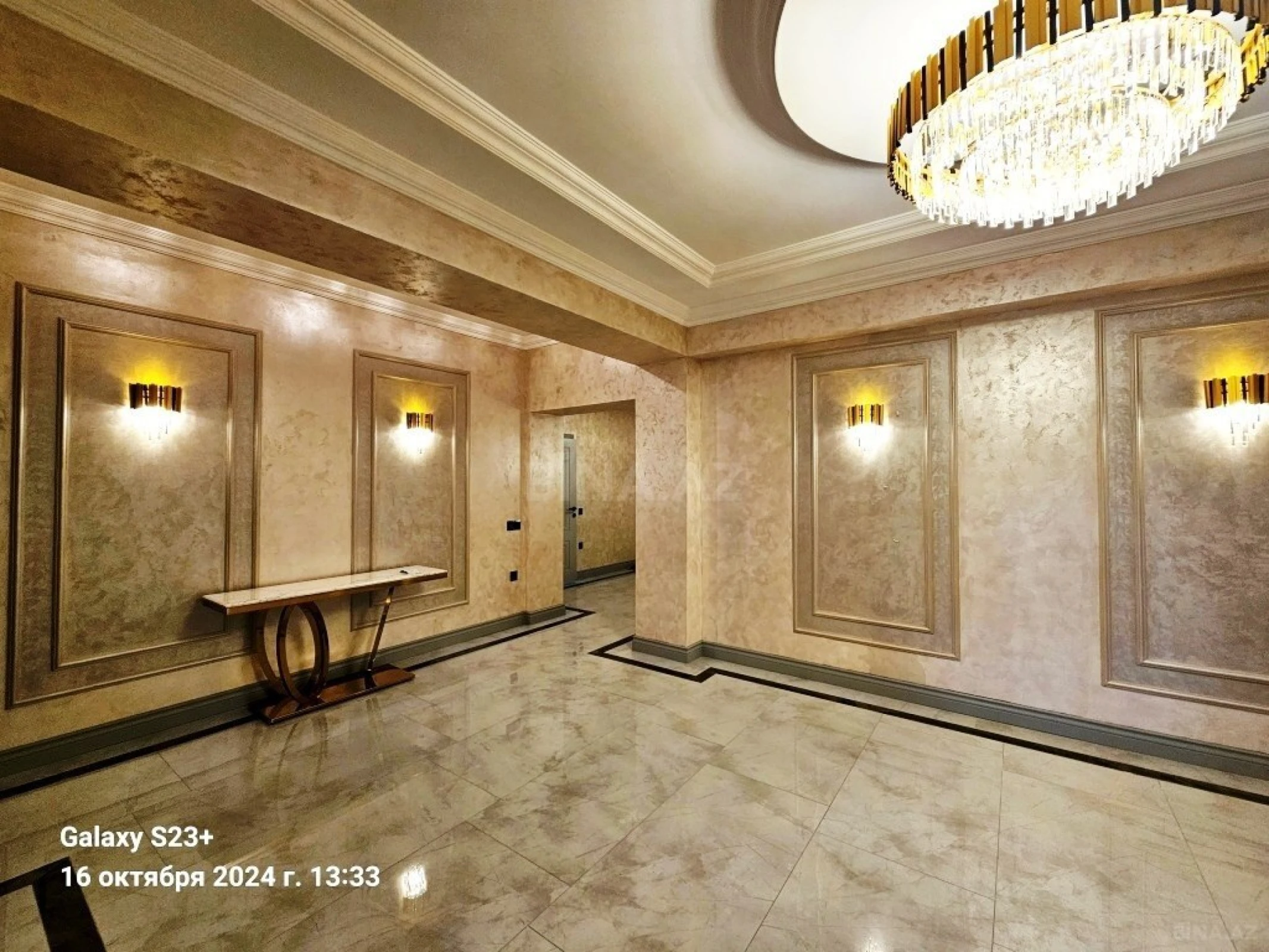 Satılır 4 otaqlı mənzil 205 m²