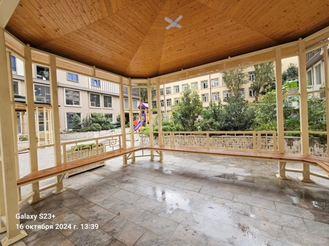 Satılır 4 otaqlı mənzil 205 m²