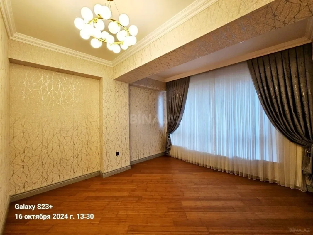 Satılır 4 otaqlı mənzil 205 m²