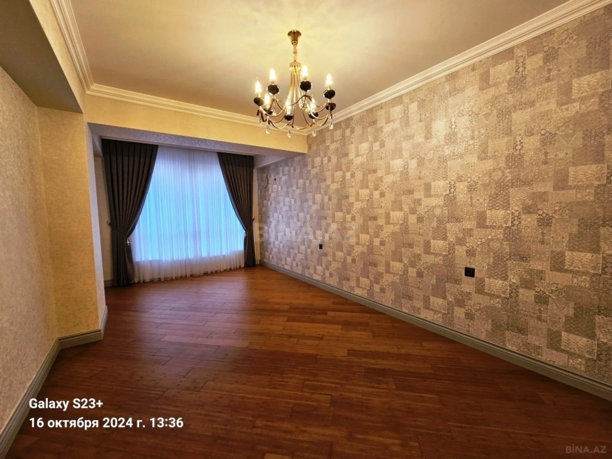 Satılır 4 otaqlı mənzil 205 m²