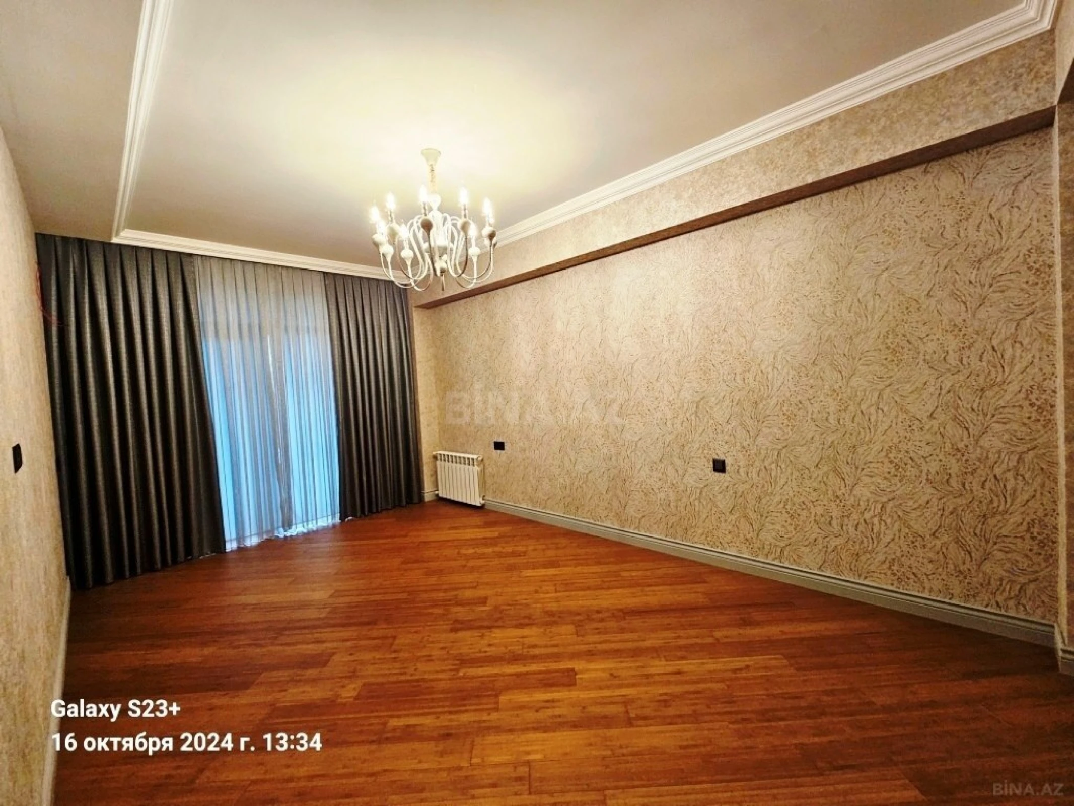 Satılır 4 otaqlı mənzil 205 m²