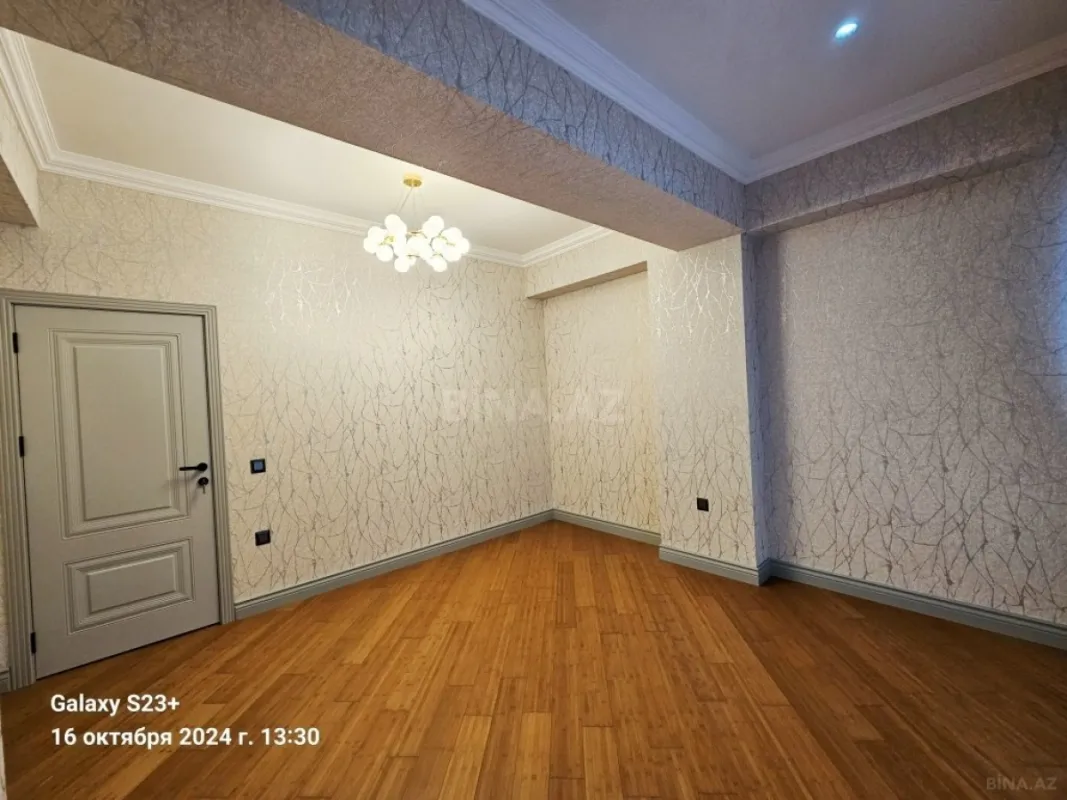 Satılır 4 otaqlı mənzil 205 m²