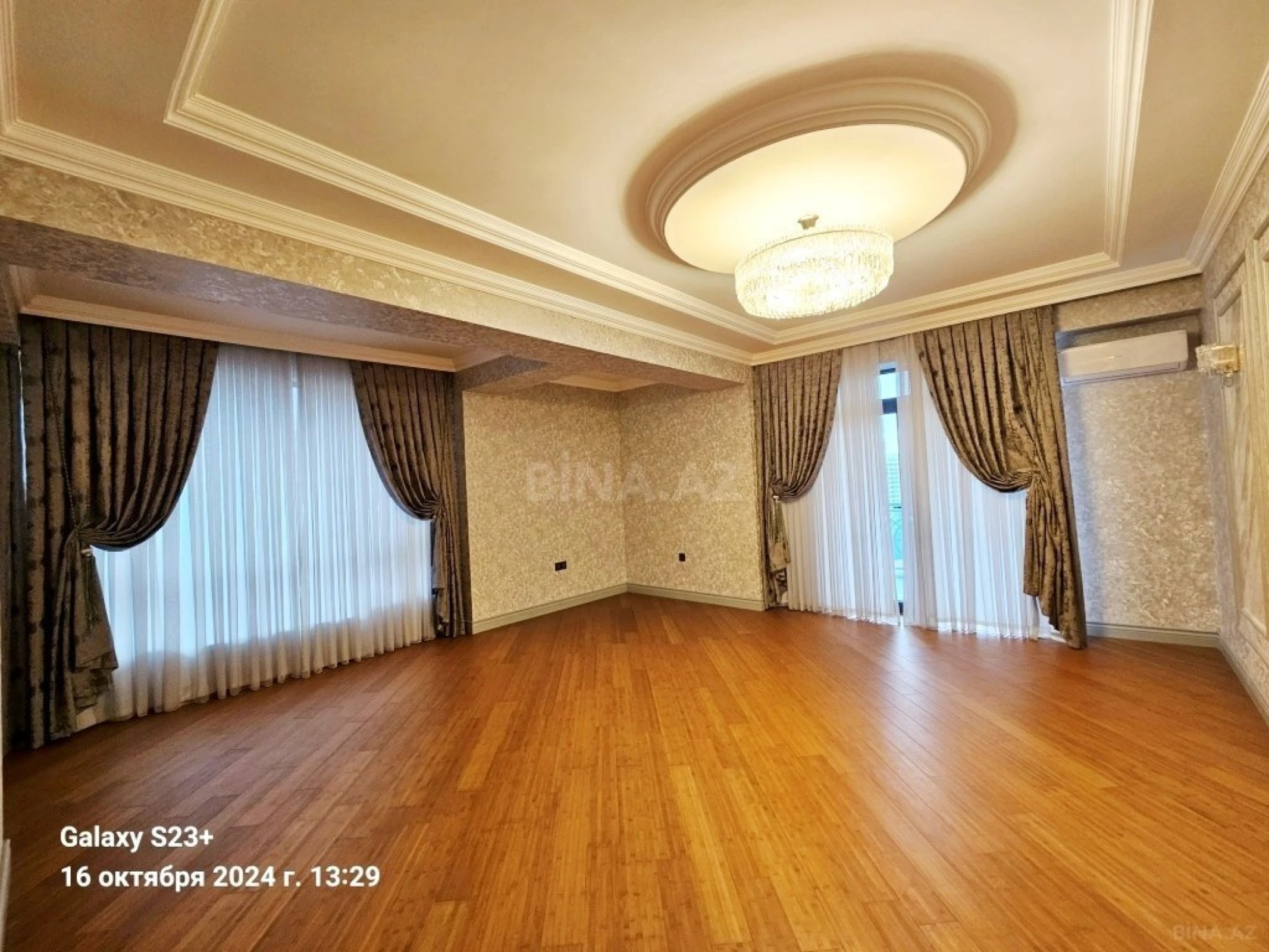 Satılır 4 otaqlı mənzil 205 m²