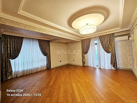 Satılır 4 otaqlı mənzil 205 m²